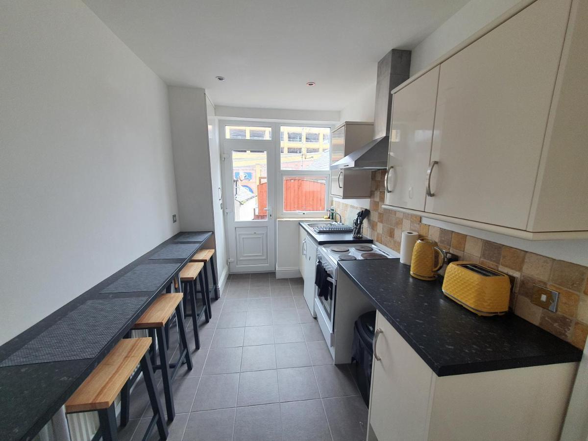 One Bed Apartment With Sofa Bed Llandudno Exterior photo
